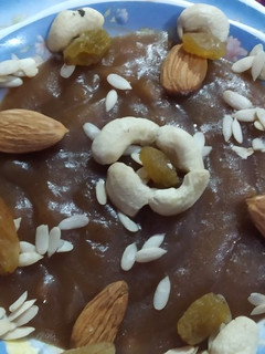 सिंघाड़े के आटे का हलवा (singhada aata halwa recipe in hindi) रेसिपी मुख्य फोटो