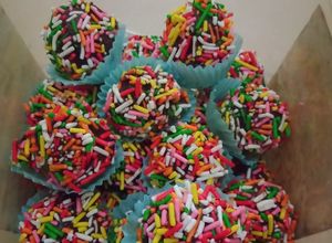 Foto resep Bola-bola coklat dari remahan biskuit
