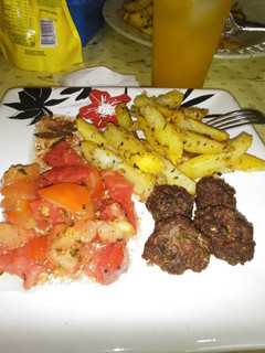 Una foto de 🤗Albóndigas con papas al horno!!!🤗