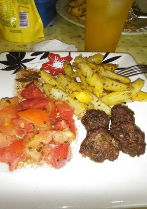 Una foto de 🤗Albóndigas con papas al horno!!!🤗