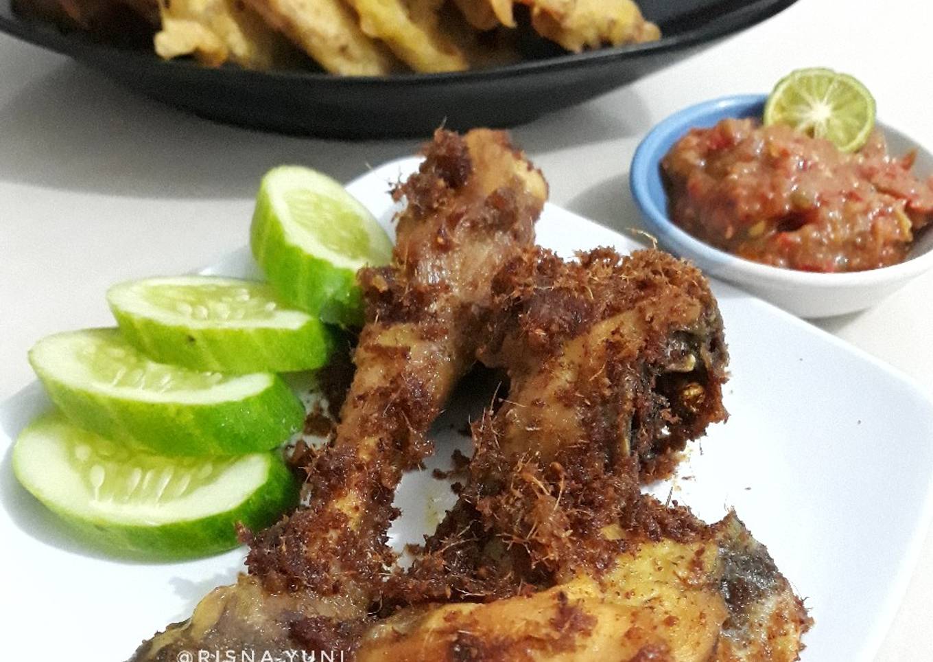Ayam goreng lengkuas