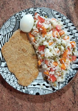 Una foto de Ensalada súper fresca!! Arroz, zanahoria, arveja y tomate