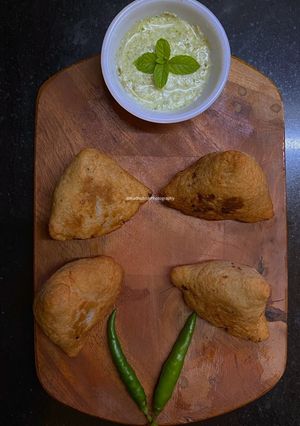 A picture of Punjabi style Samosa.