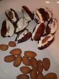Dátiles rellenos queso con almendras