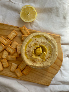 Una foto de Hummus de alcachofas
