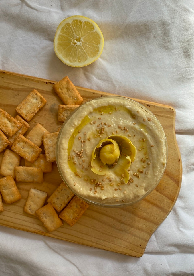 Una foto de Hummus de alcachofas