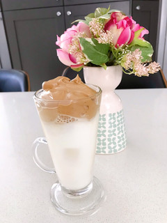 焦糖奶蓋咖啡（Dalgona coffee) 的食譜成品照片