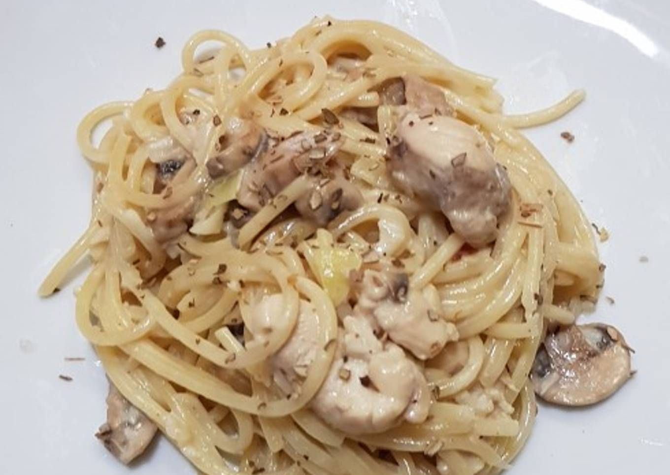 Spaghetti Saus Cream Ayam Jamur