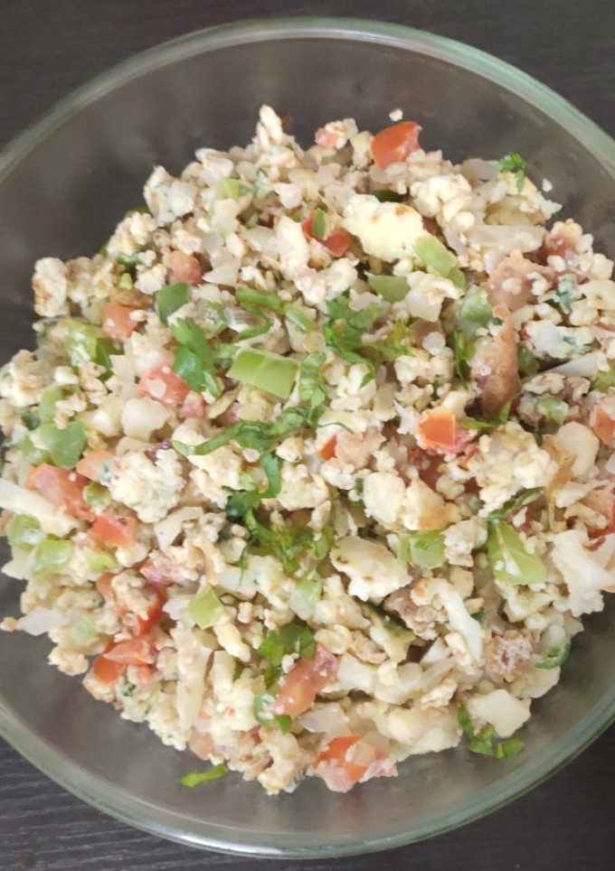 ஸ்கிரம்பெல்ட்டு வெஜ் எக் (Scrambled Veg Egg recipe in tamil) செய்முறை முக்கிய புகைப்படம்