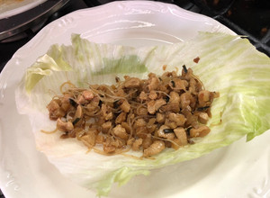 Una foto de Tacos de Pollo en tortilla de Lechuga a la Sonorense