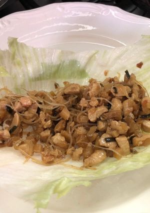 Una foto de Tacos de Pollo en tortilla de Lechuga a la Sonorense