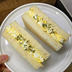 A picture of Japanese egg sandwiches.