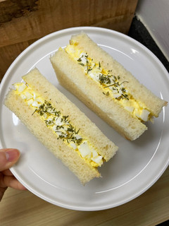 A picture of Japanese egg sandwiches.