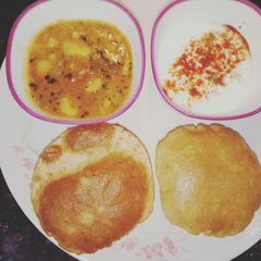 A picture of Khasta kachori with aloo sabji.