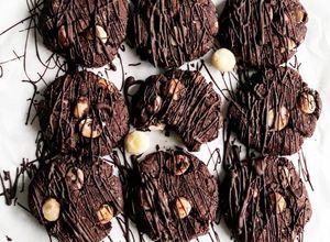 Una foto de Galletas de Doble Chocolate y Nueces de Macadamia