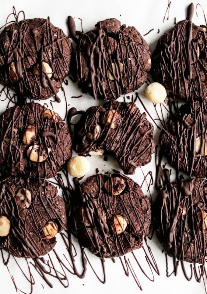 Una foto de Galletas de Doble Chocolate y Nueces de Macadamia