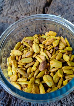 A picture of Sunflower seeds mukhvas.