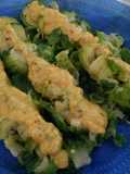 Coles de Bruselas con salsa roquefort