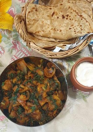 आलू पालक सब्जी(Aloo palak sabzi recipe in hindi) रेसिपी मुख्य फोटो