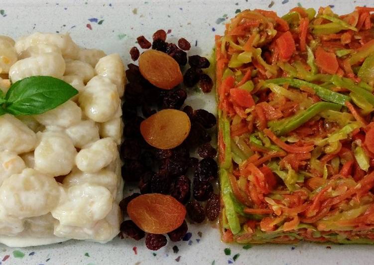 Gnocchis en leche de coco y salteado de espaguetis de verduras con anís y frutos secos