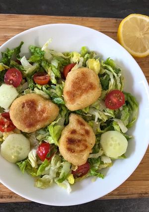 O poză a rețetei Salată cu Nuggets de pui.