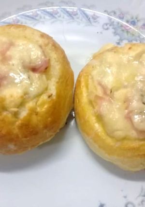 Una foto de Pan relleno con quesos y jamón 😋