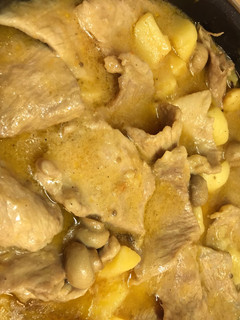 Una foto de Fricandó de secreto con patatas y champiñones