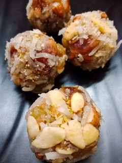 A picture of Date Dry fruits Laddoo.