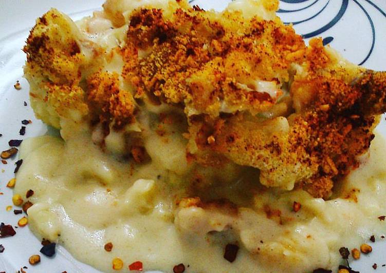 Couve-flor gratinado ao molho Bechamel com bacon e queijo Parmesão