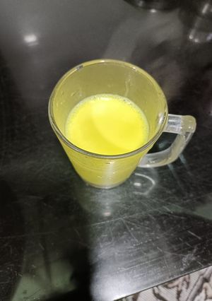 હળદરવાળું દૂધ (Haldar Valu Doodh Recipe In Gujarati) રેસીપી મુખ્ય ફોટો