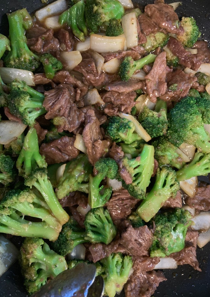 A picture of Beef and Broccoli.