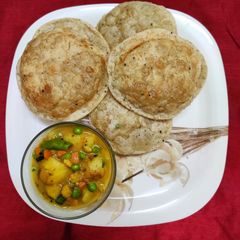 A picture of Soya Methi Puri.