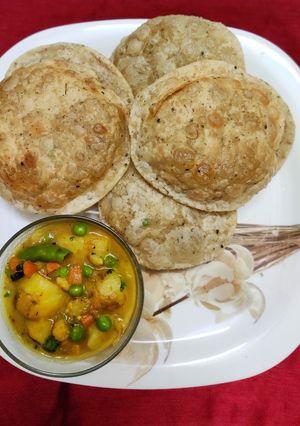 A picture of Soya Methi Puri.