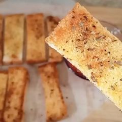 A picture of Garlic Toast.