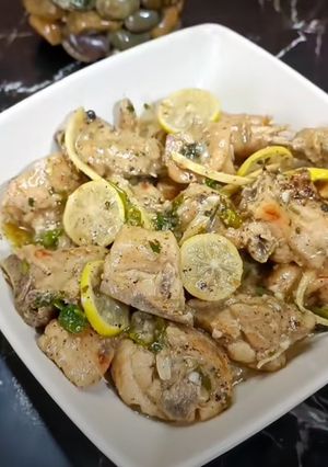 A picture of White chicken karahi🤗.