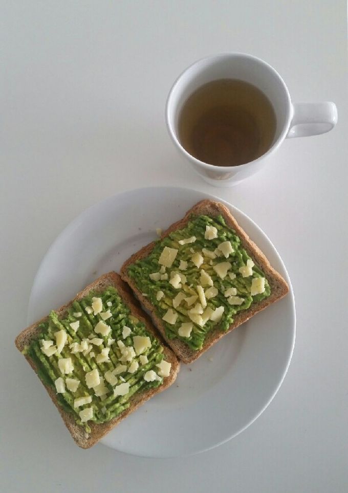 Una foto de Desayuno saludable con tostadas de aguacate