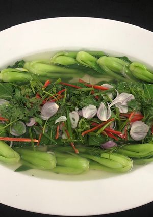 Hình của món Cá thác lác hấp cải xanh.