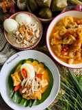 Ketupat Sambal Goreng Tahu dan Kerupuk Kulit