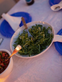 Una foto de Ensalada de rúcula y parmesano