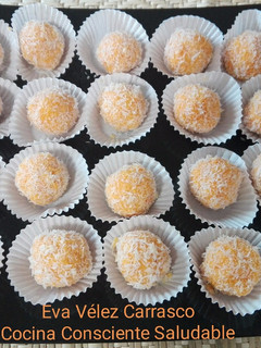 Una foto de Bolitas de zanahoria y coco con ralladura de naranja
