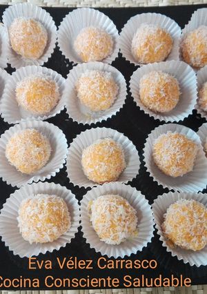 Una foto de Bolitas de zanahoria y coco con ralladura de naranja