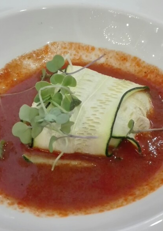 Una foto de Rollito de calabacín en salsa