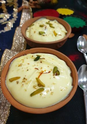 A picture of Thandai kesar shrikhand.