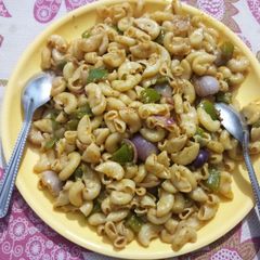 A picture of Macroni with homemade cream 😋.