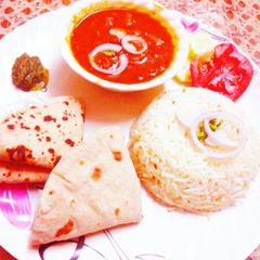 A picture of Rajma masala and zeera rice.