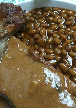 A picture of Ribs with Ice Cream barbecue sauce.