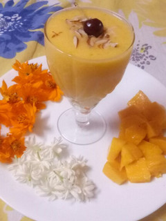 आम लस्सी (Aam lassi recipe in Hindi) रेसिपी मुख्य फोटो
