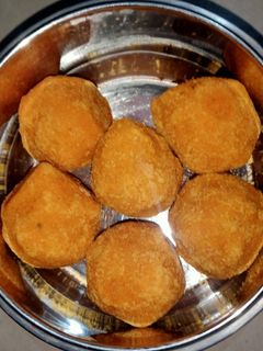 बेसन के लड्डू (besan ke ladoo recipe in Hindi) रेसिपी मुख्य फोटो