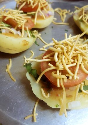 A picture of Aaloo chaat.