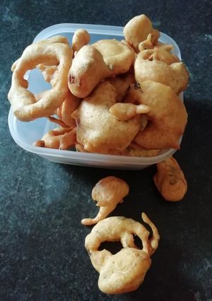 प्याज के रिंग और पकोड़े (Pyaz ke ring aur pakode recipe in Hindi) रेसिपी मुख्य फोटो